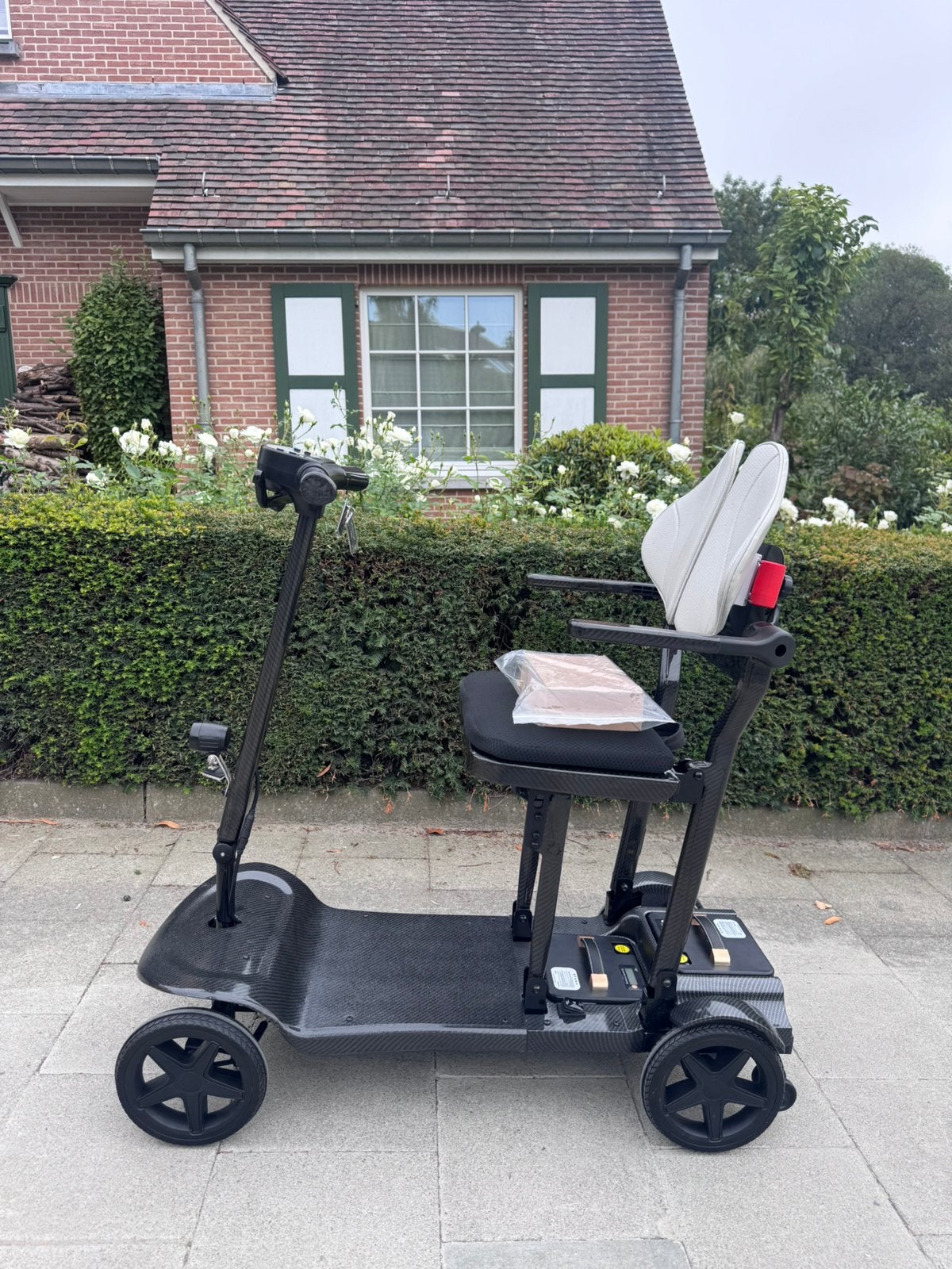 Scooter électrique on Carbon – Scootmobiel PMR Luxe Léger, Enlèvement ou Envoi, Pliant, Neuf, Fauteuil roulant électrique