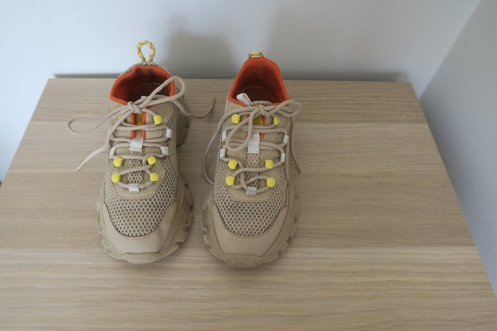 Beige sneakers Max Mara- M 37, Beige, Max Mara, Ophalen of Verzenden, Zo goed als nieuw
