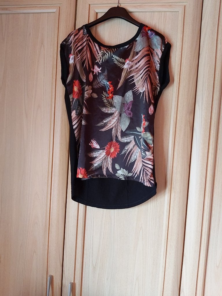 T-shirt fleuri, Vêtements | Femmes, Enlèvement ou Envoi, Comme neuf, Taille 38/40 (M)