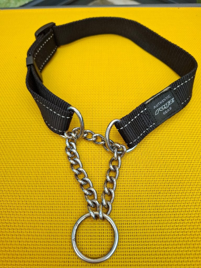 Halsband voor grote zwarte hond met reflecterende strips, Dieren en Toebehoren, Hondenhalsbanden en Penningen, Gebruikt, Verzenden