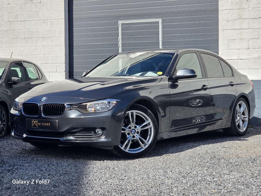 BMW 3 Serie 316 AUTOMATIQUE * (bj 2013, automaat), Auto's, Automaat, Stof, Zwart, 4 cilinders