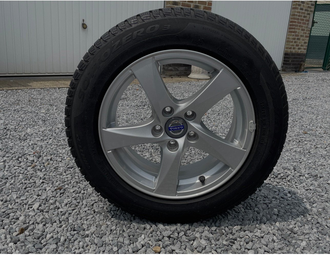 Winterbanden Volvo 205/60 R16 +aluminium velgen-Pirelli, Auto-onderdelen, Ophalen, Winterbanden, Velg(en)