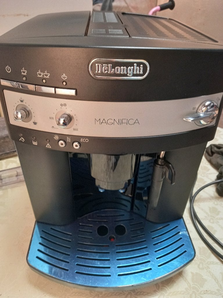 DeLonghi Magnifica ESAM3000.B Machine à Café, Electroménager, Cafetières, Enlèvement, Comme neuf, Café moulu, Réservoir d'eau amovible
