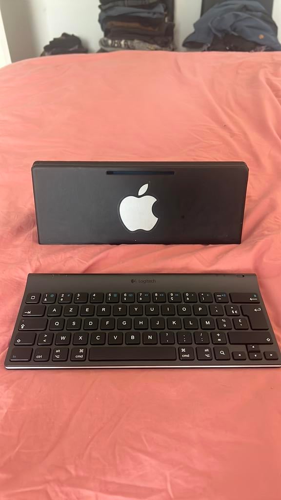 Logitech Tablet Keyboard/Stand (for iPad), Computers en Software, Ophalen, Gebruikt, Azerty, Draadloos