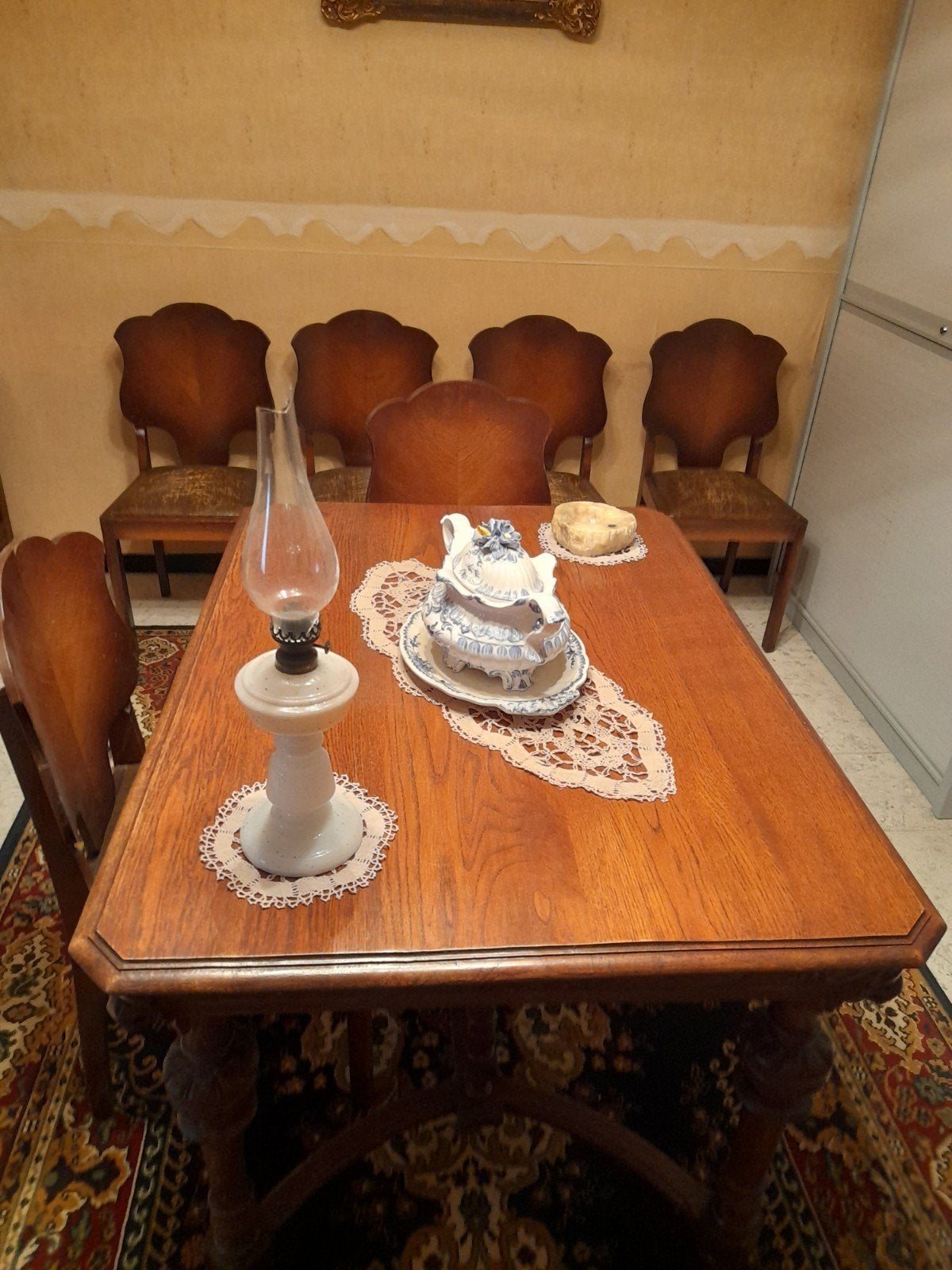 Table ancienne avec 6 chaises,, Antiquités & Art, Enlèvement