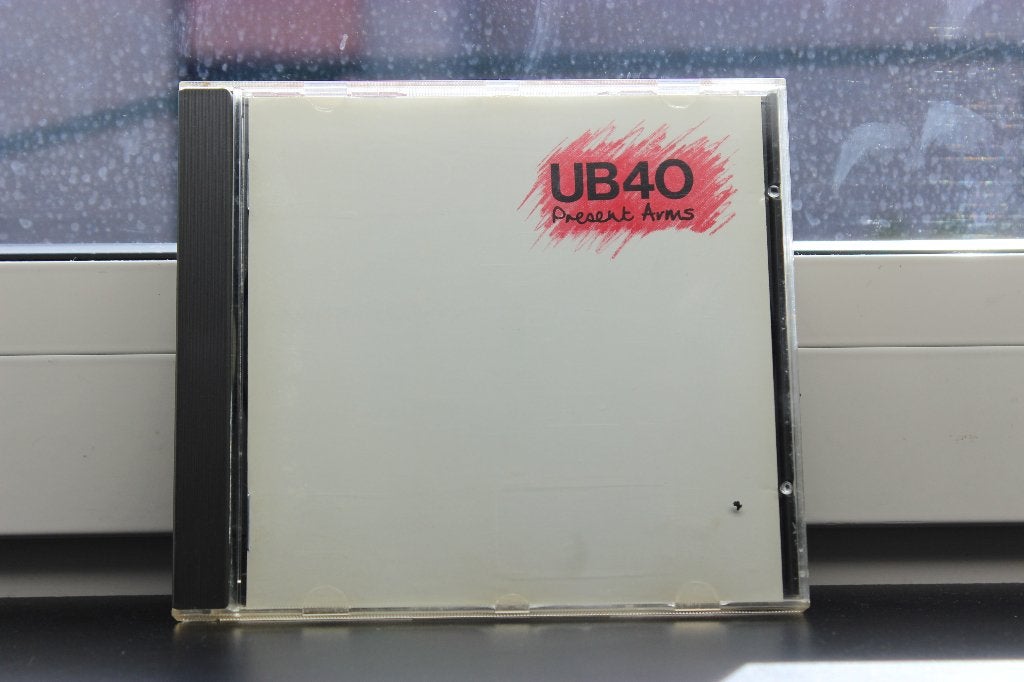 ARMES ACTUELLES CD UB40 EN PARFAIT ÉTAT, CD & DVD, Enlèvement ou Envoi