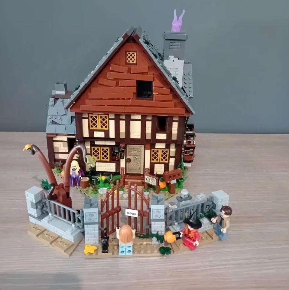 Lego hocus spocus huisje 21341, Kinderen en Baby's, Lego, Ophalen of Verzenden, Zo goed als nieuw, Disney