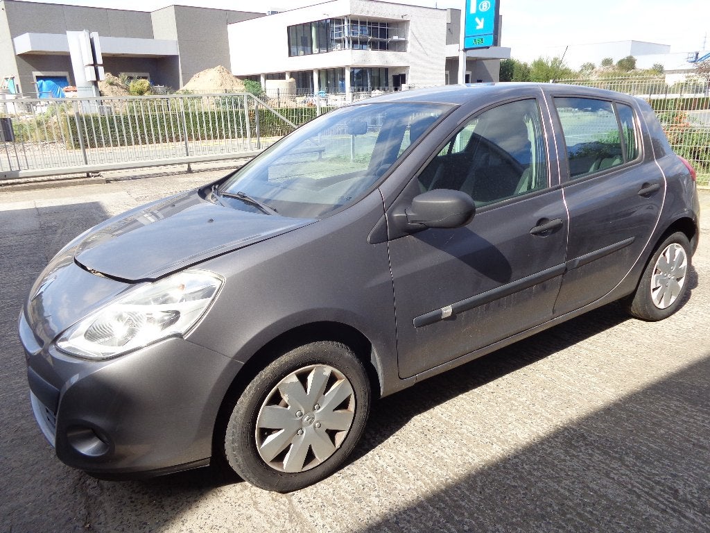 Renault Clio 1200cc benzine met motorschade, Voorwielaandrijving, Euro 5, Stof, 4 cilinders