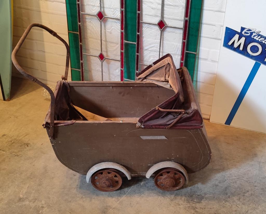 retro .vintage kinderwagen, Ophalen