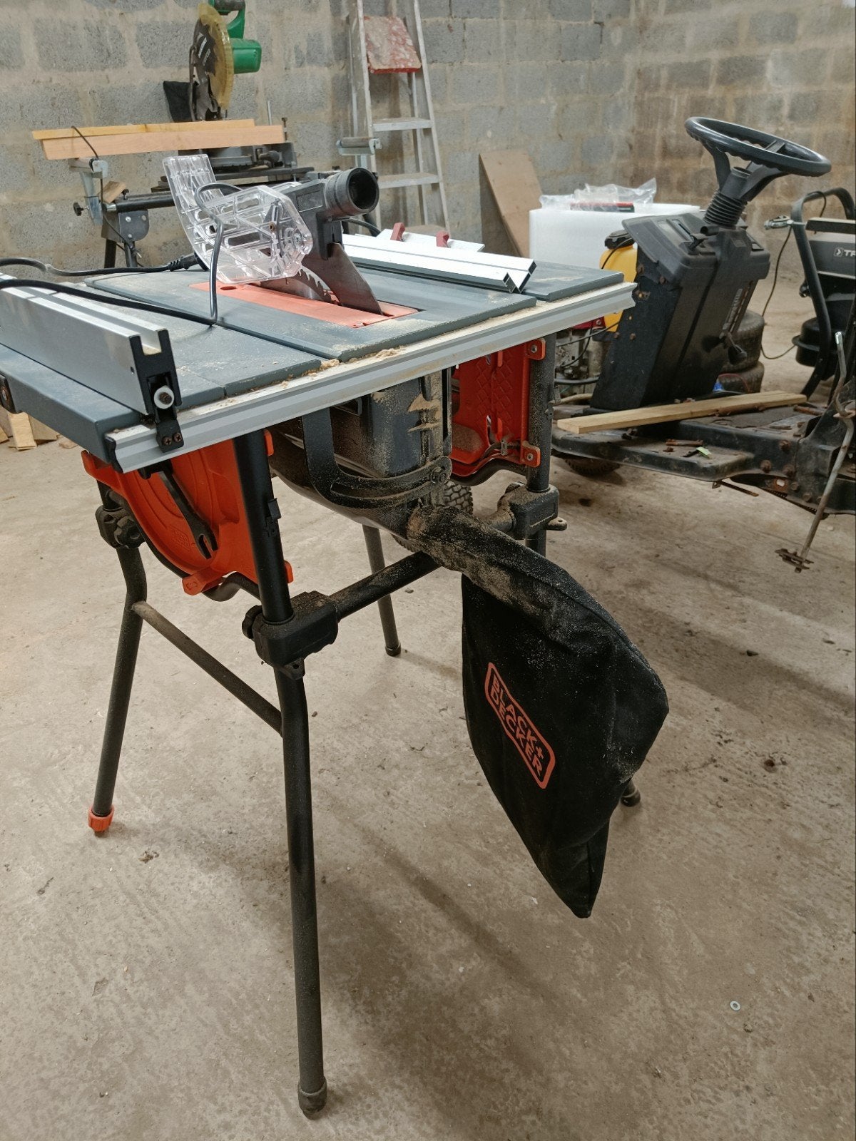 scie circulaire sur table Black et Decker, Bricolage & Construction, 1200 watts ou plus, 70 mm ou plus, Comme neuf, Enlèvement