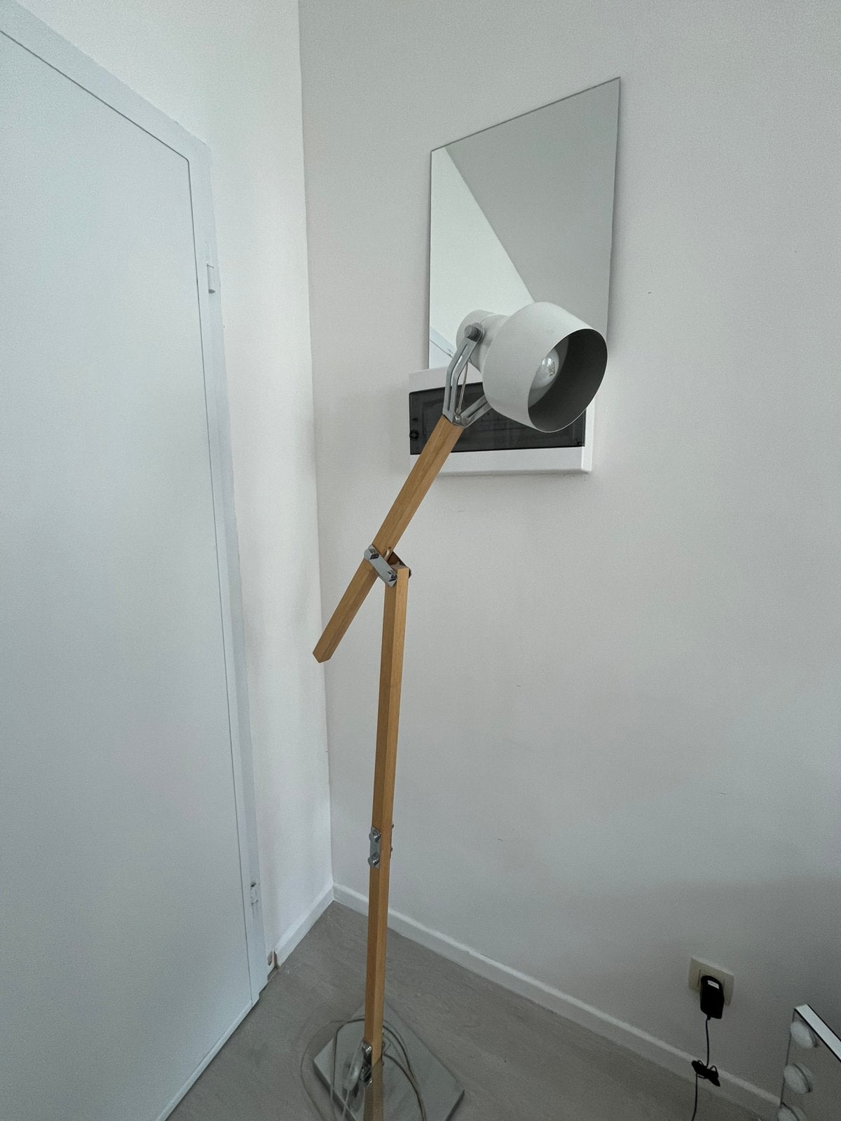 Lampe de pied brun clair et blanc, Maison & Meubles, Enlèvement, Utilisé, Bois, 100 à 150 cm