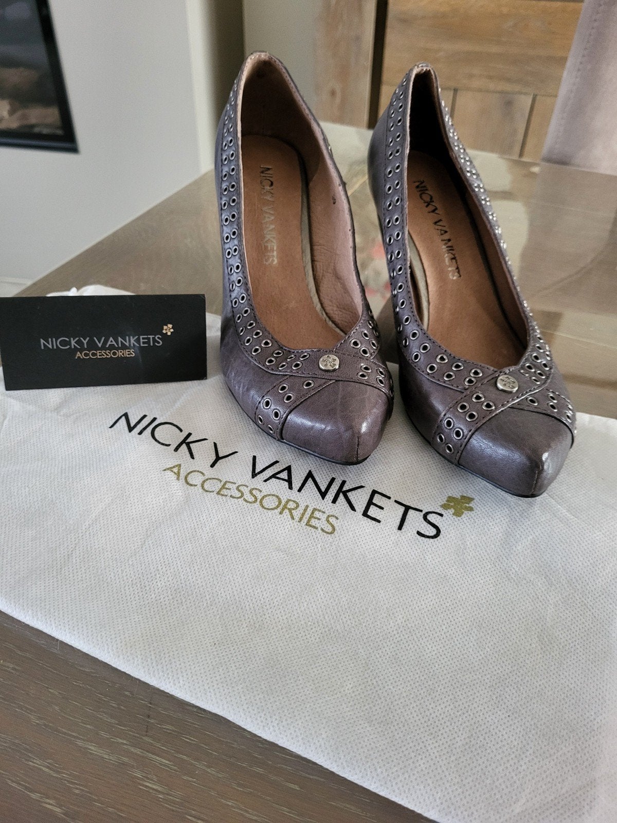 Nieuwe schoenen van NICKY VANKETS. maat 39., Ophalen