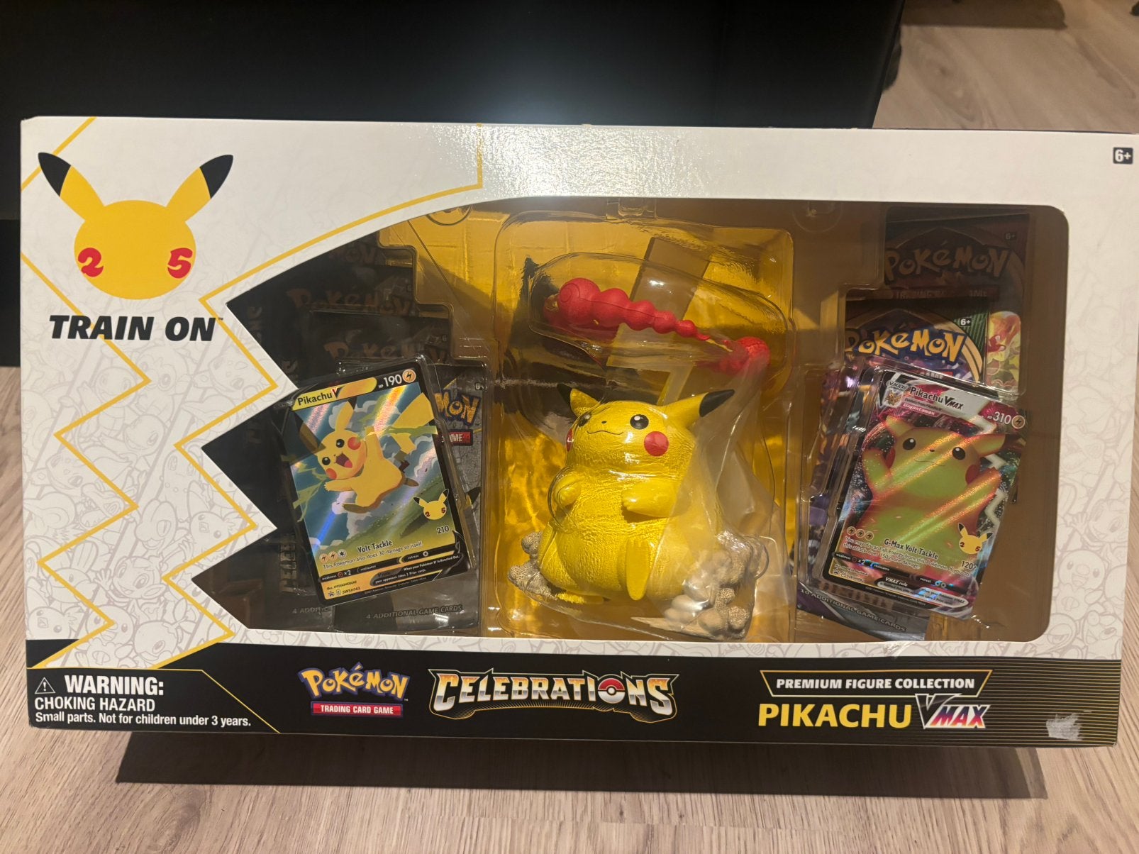 Pokémon Celebrations Pikachu VMAX Box (Sealed, Hobby & Loisirs créatifs, Jeux de cartes à collectionner | Pokémon, Enlèvement ou Envoi