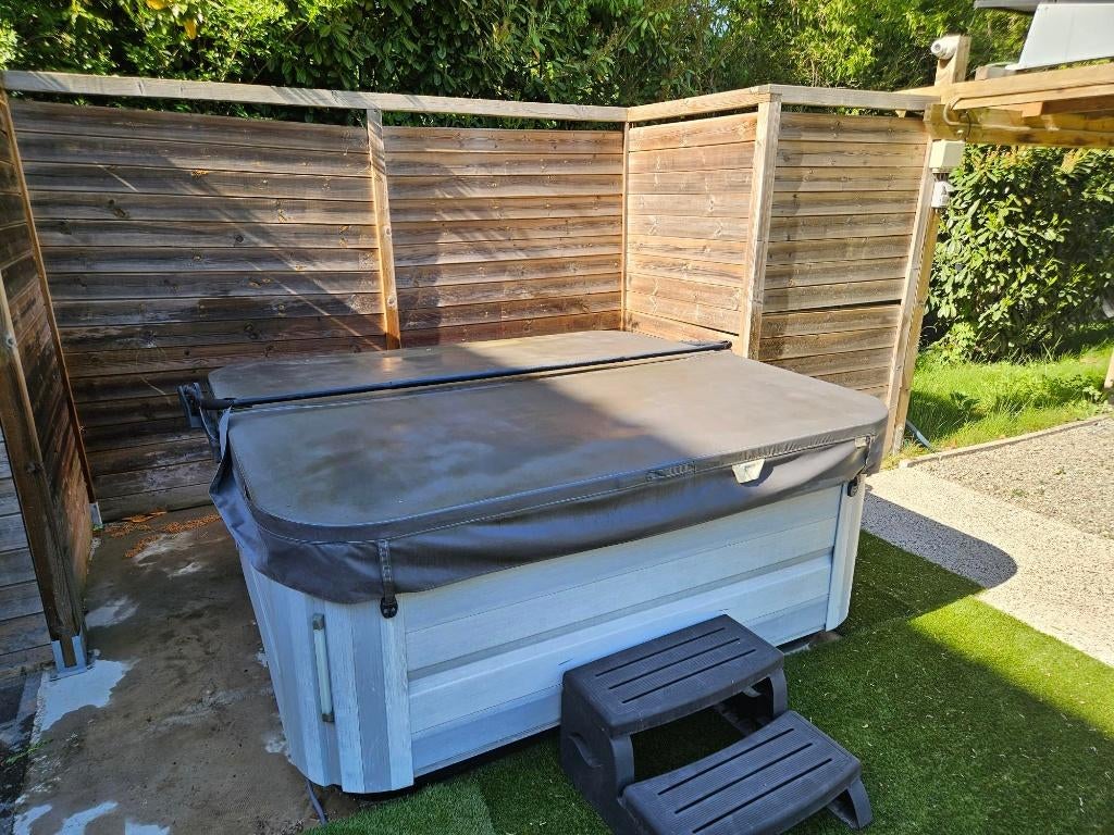 Jacuzzi, Tuin en Terras, Bubbelbaden en Hottubs, Ophalen, Zo goed als nieuw, Trap, Vast