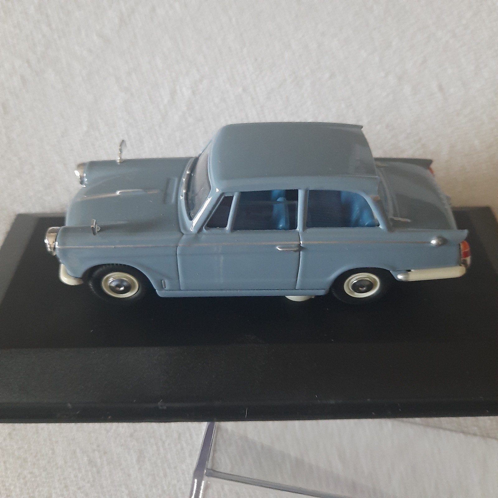 CORGI VANGUARDS UK 1:43* TRIUMPH HERALD SALOON*NEUF*MENTH*, Hobby & Loisirs créatifs, Voitures miniatures | 1:43, Enlèvement, Neuf