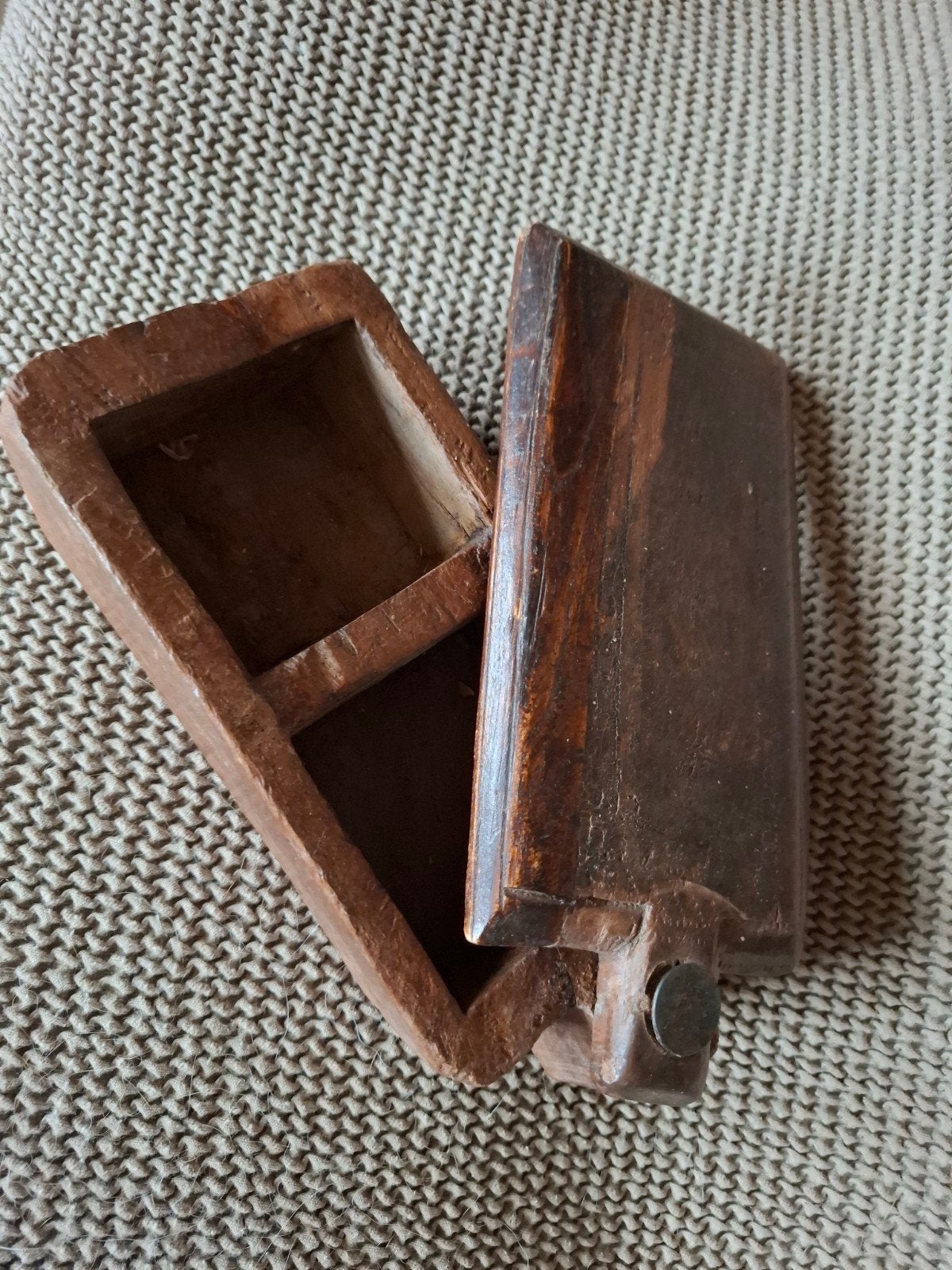 Boîte à épices vintage en bois d'Inde avec couvercle à charn, Antiquités & Art, Enlèvement ou Envoi