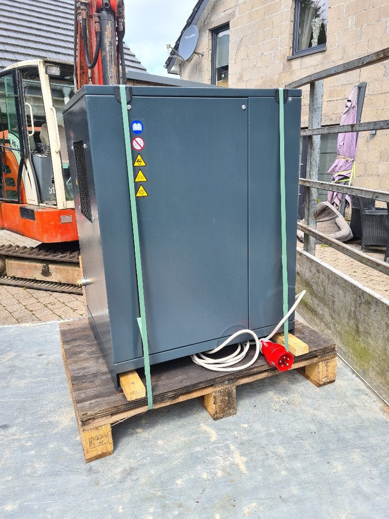 Compresseur a vis, Enlèvement, Comme neuf, 10 bars ou plus, 400 à 800 litres/min