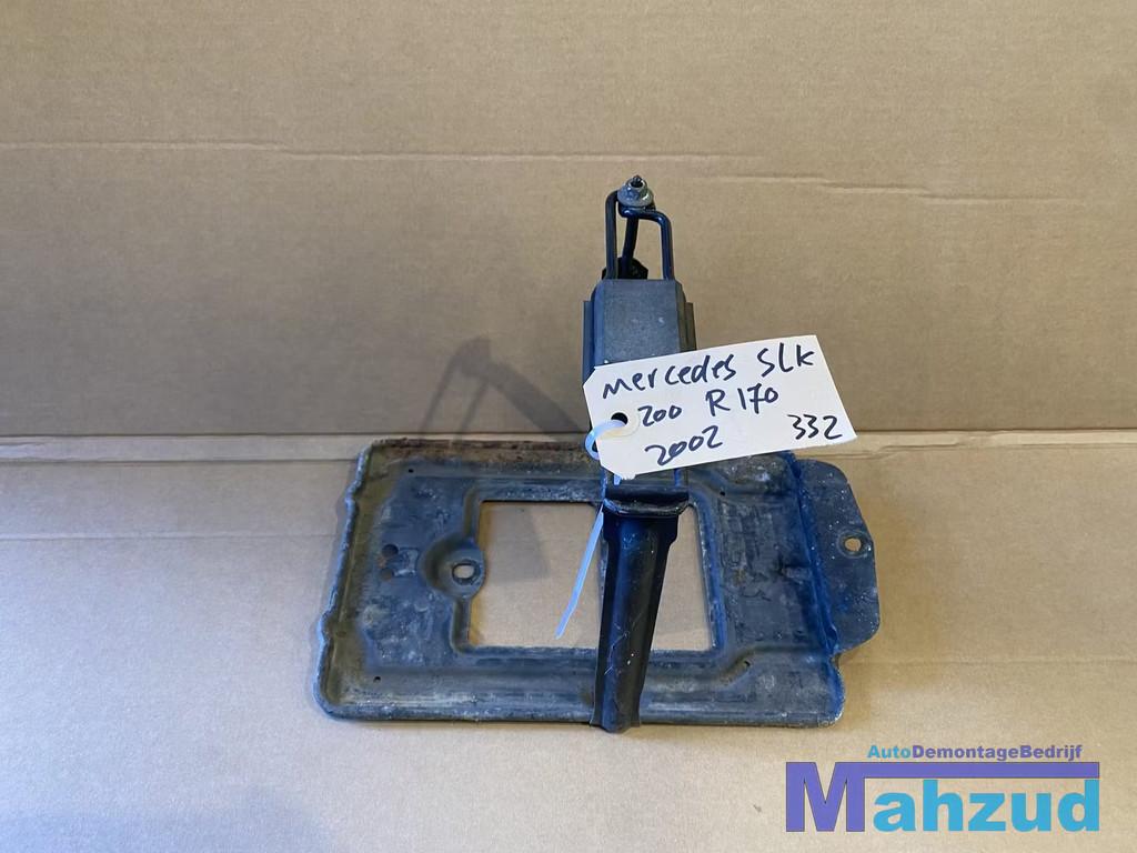 MERCEDES SLK R170 Accubak accubakhouder 1996-2004, Gebruikt, Mercedes-Benz AG, Mercedes-Benz, Mercedesstrasse 120
70372  Stuttgart, DE