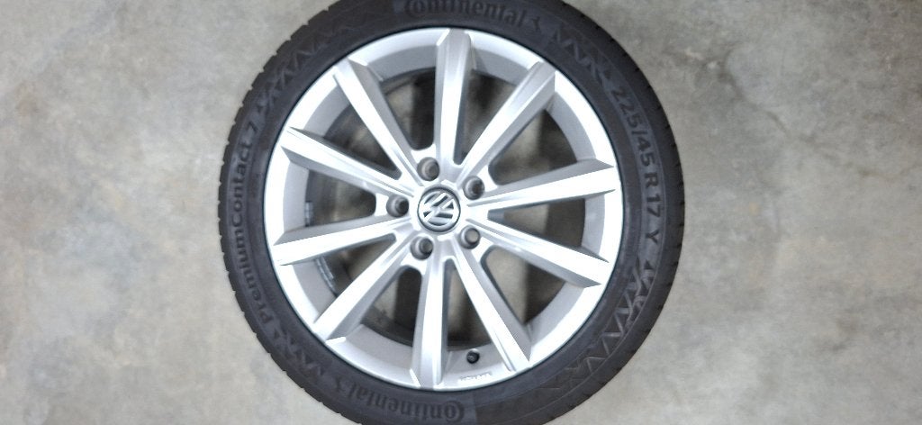 Complete R17 Zomerset Continental (2024/2025) voor VW Golf, Neuf, Pneus et Jantes, Véhicule de tourisme, Pneus été