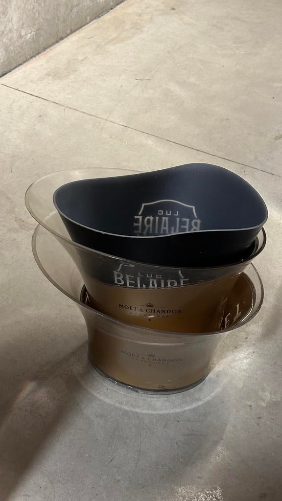 Seau de champagne, Enlèvement, Comme neuf