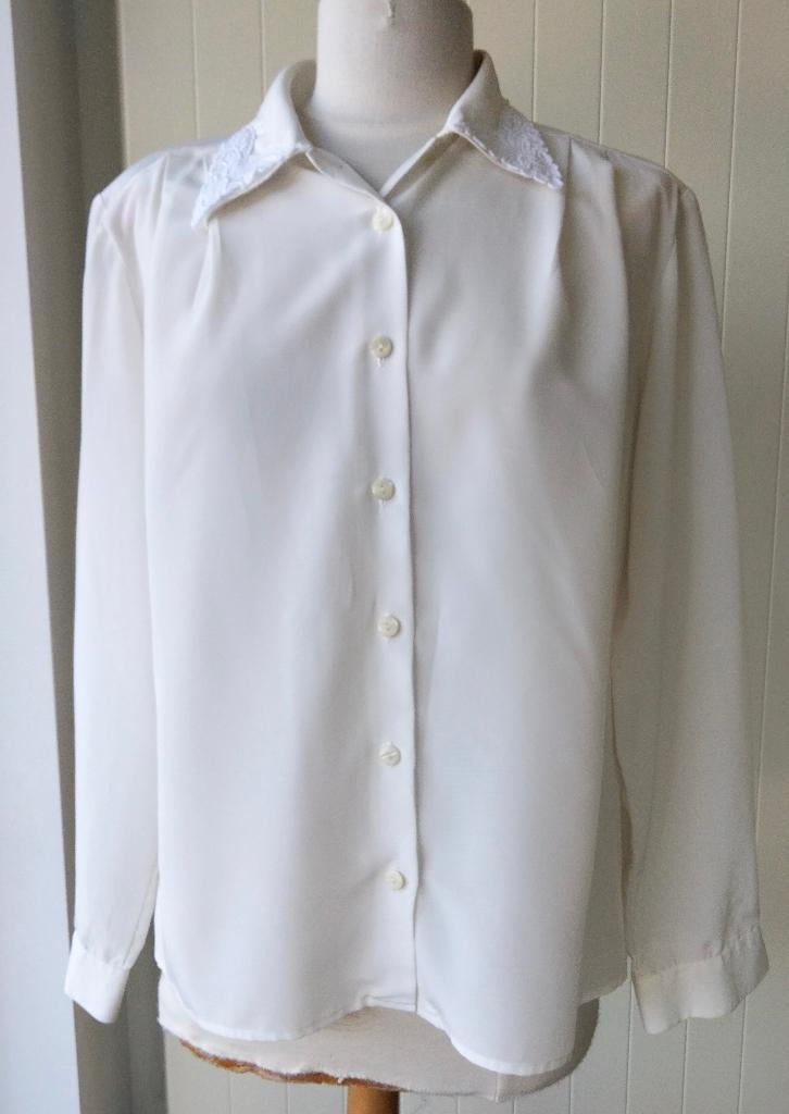 Mooie witte blouse maat: 42, Kleding | Dames, Blouses en Tunieken, Zo goed als nieuw, Maat 42/44 (L), Wit, Ophalen