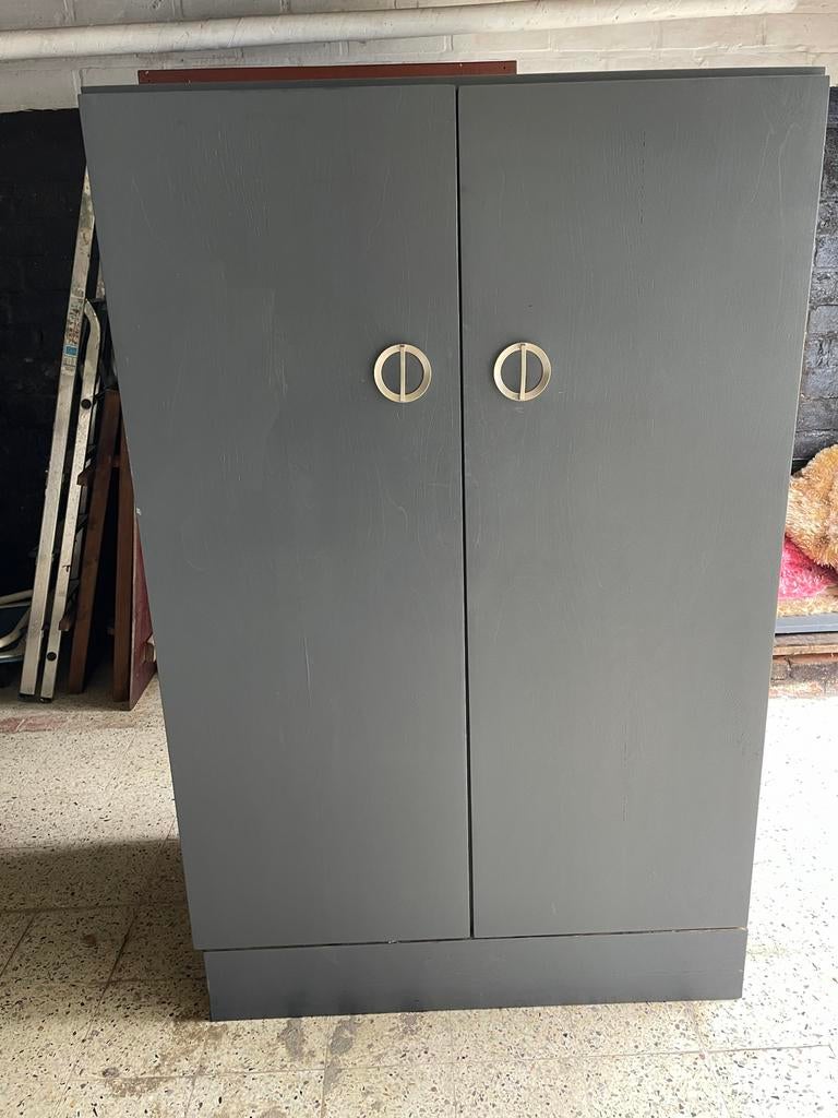 Kast zwart met leggers, Huis en Inrichting, Kasten | Roldeurkasten en Archiefkasten, Ophalen, Gebruikt, 100 tot 150 cm, Meerdere deuren