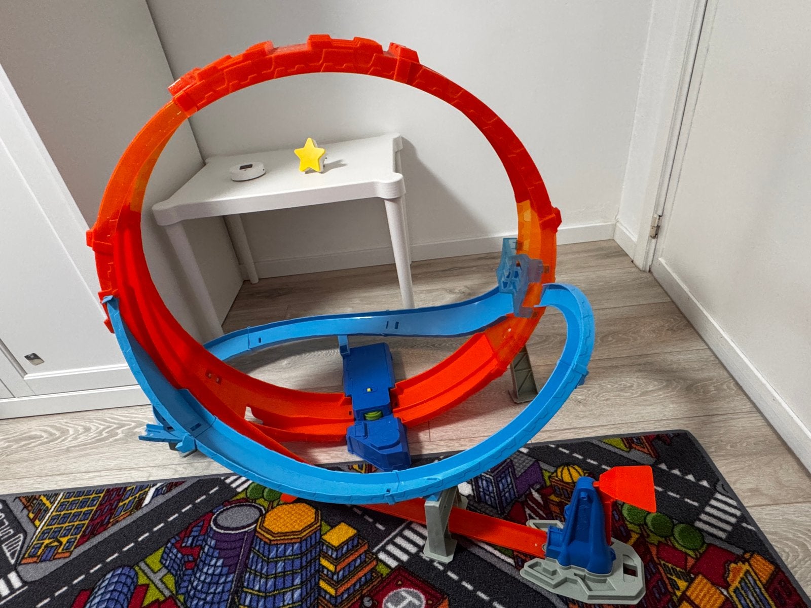 Hot Wheels - Grande Boucle infernale, Enfants & Bébés, Autre propulsion, Comme neuf, Enlèvement, Circuit