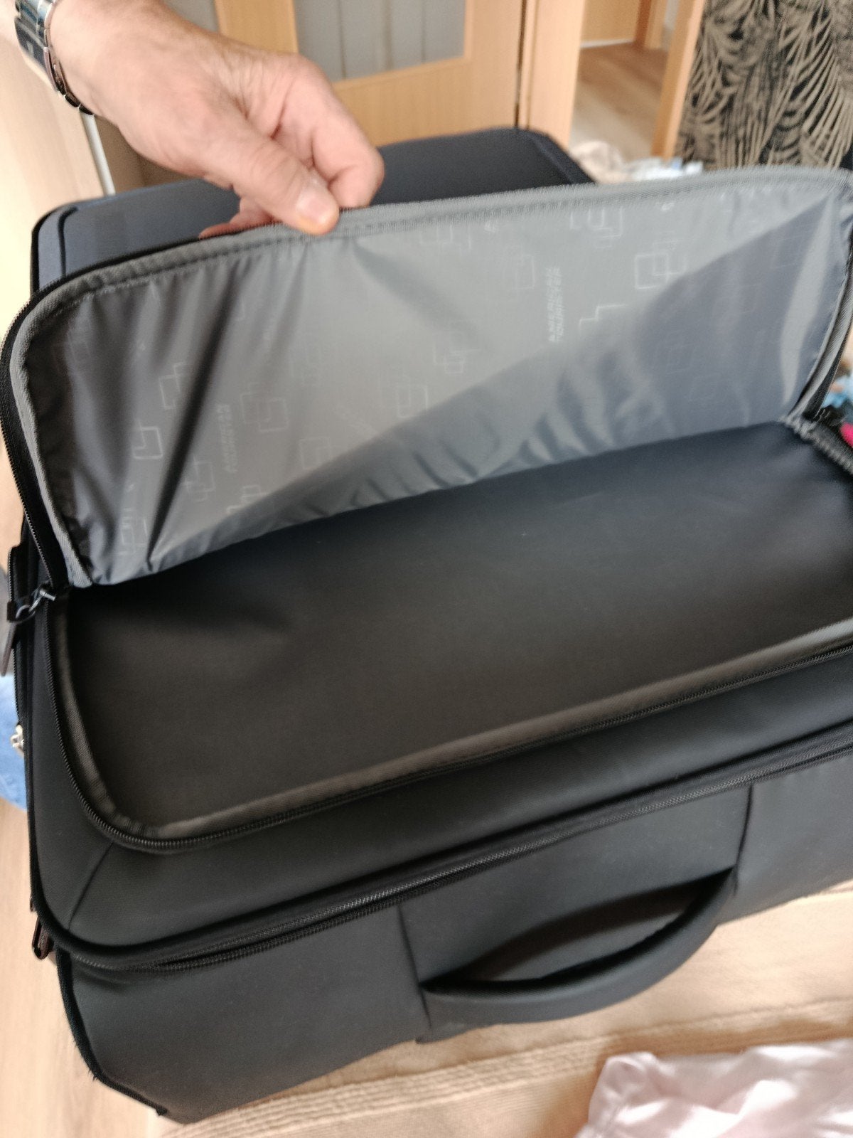 Valise "american tourister" 4 roulettes pivotantes. Gris, Bijoux, Sacs & Beauté, Valises, Enlèvement, Roulettes