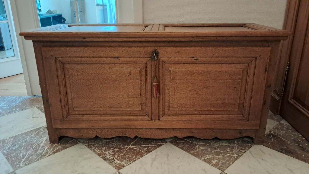 Ancien coffre / huche rustique en chêne, Maison & Meubles, 100 à 150 cm, Enlèvement, Utilisé, Chêne