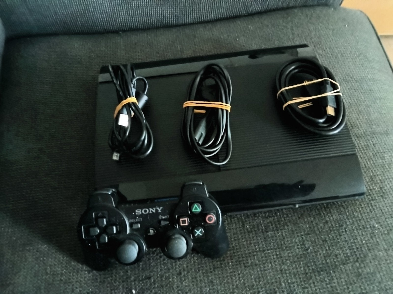 Manette et câbles Super Slim 500 Go pour PlayStation 3, Avec disque dur, Avec 1 manette, Comme neuf, 500 GB