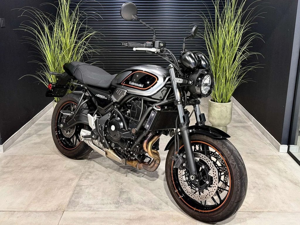 Kawasaki Z 650 RS A2 ! 6.146KM ! 1ER PROPRiO ! ETAT NEUF !, Motoren, Motoren | Kawasaki, Bedrijf, Naked bike, 12 t/m 35 kW, ABS