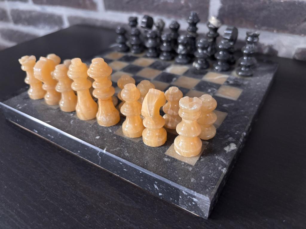 Jeu d'échecs Marble, Enlèvement