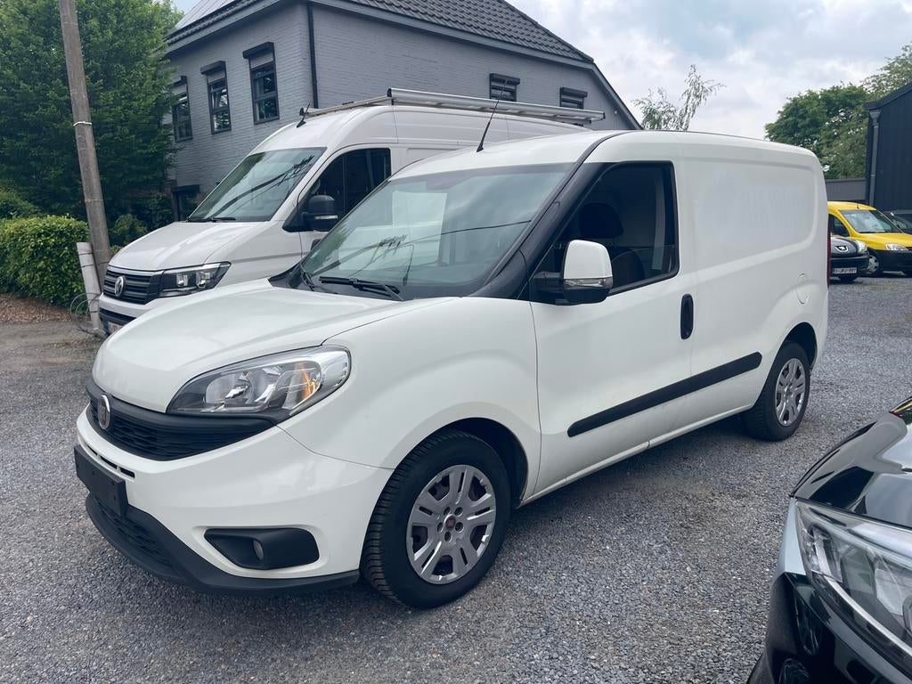 Fiat Doblo 1.6Multijet,Airco,Gps,Sensoren,Lichte vracht,3 PL, 4 deurs, Euro 6, 4 cilinders, Wit
