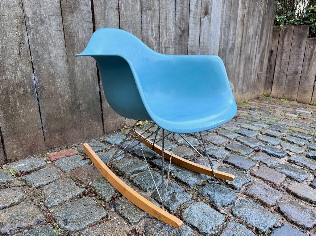 Chaise design à bascule Vitra / EAMES, Maison & Meubles, Design, Comme neuf, Enlèvement, Autres matériaux
