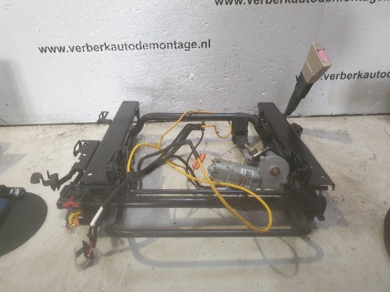 STOELRAILS RECHTS VOOR Opel Omega B (25 / 26 / 27), Gebruikt, Opel, Opel Automobile GmbH, Kontakt-opel@opel.com