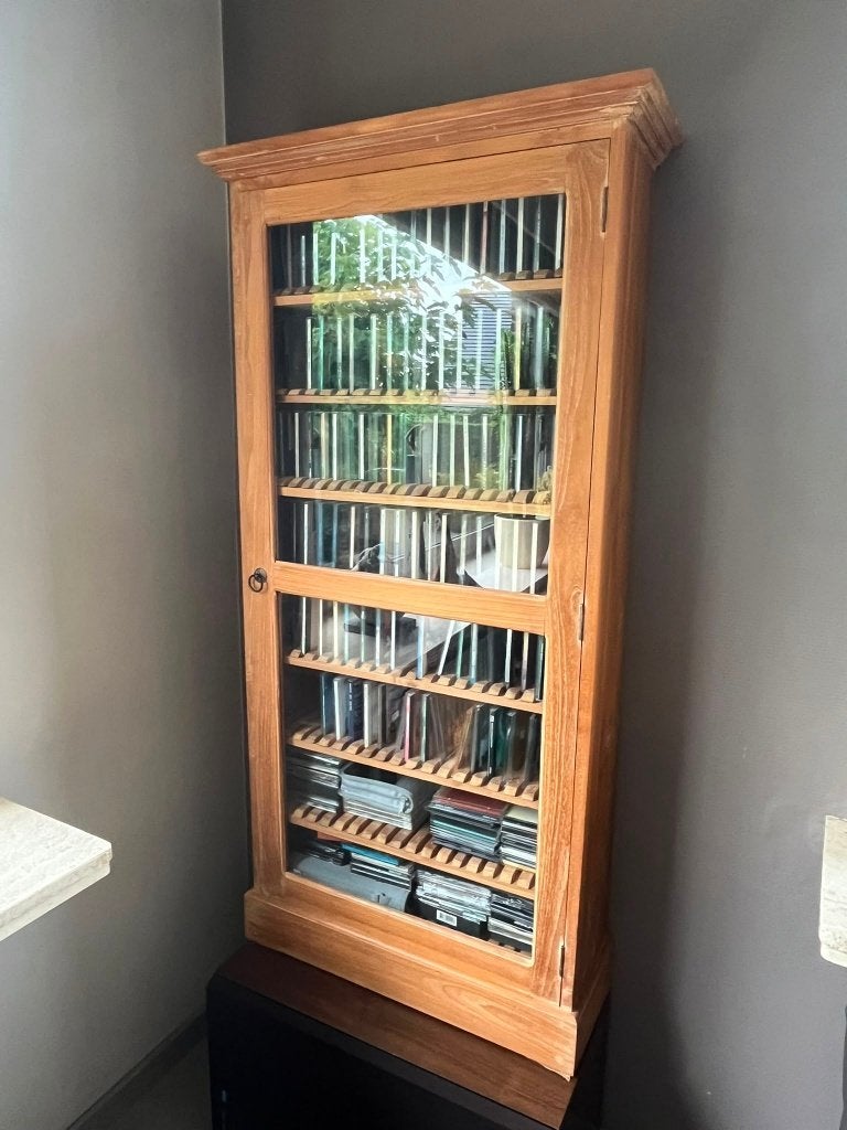 Cd-kast uit teakhout, Ophalen, 75 tot 150 discs, Zo goed als nieuw, Cd's