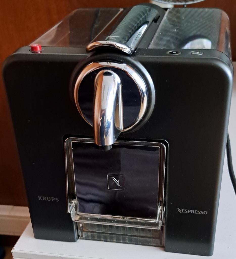 Nespresso cube, Machine à espresso, Réservoir d'eau amovible, Enlèvement ou Envoi, Reconditionné