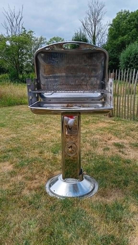 BBQ houtskool, Tuin en Terras, Ophalen, Zo goed als nieuw, Niet bekend