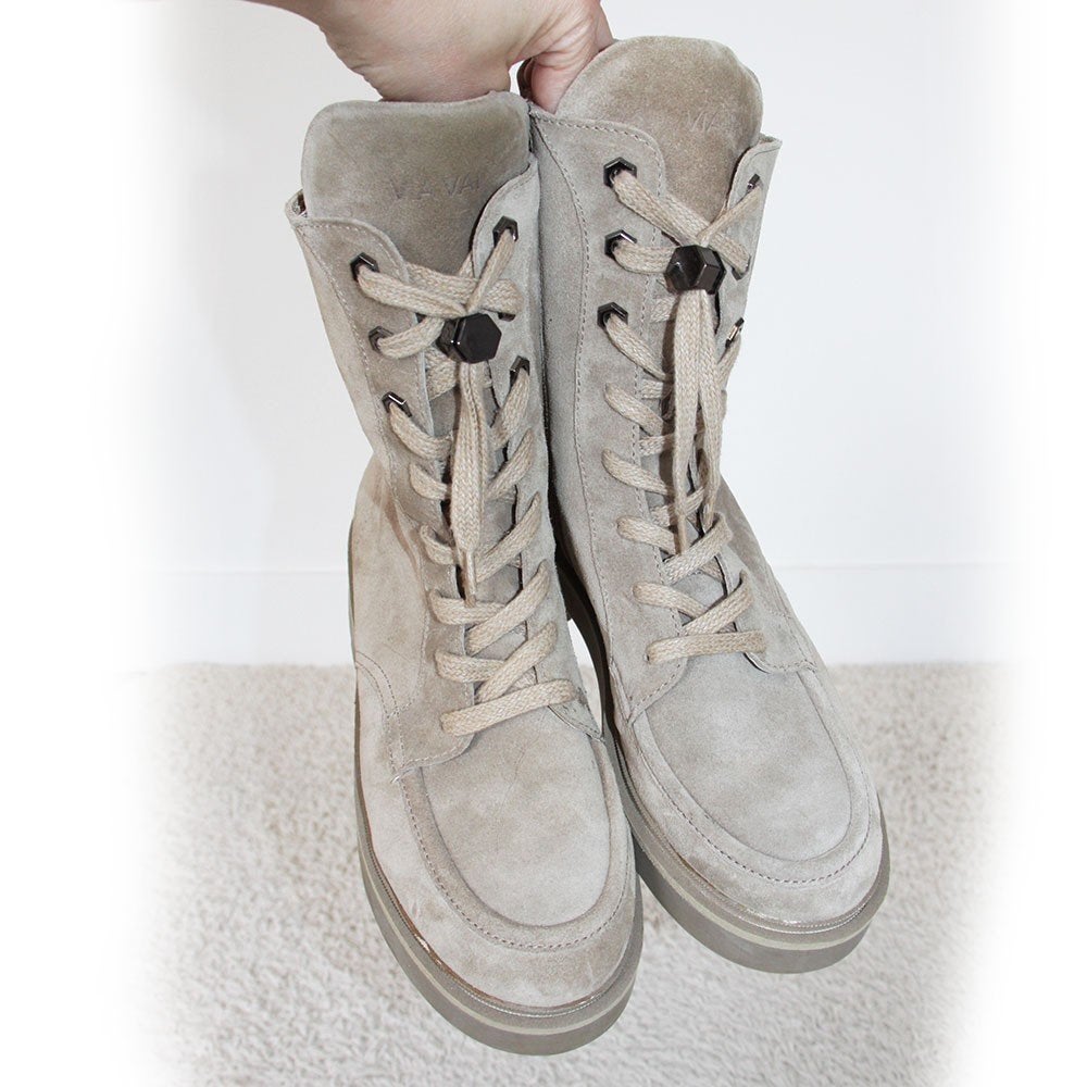 Zeer Mooie Suede VIA VAI Laarsjes - s20 (Maat 40) € 100,-, Via Vai, Beige, Lage of Enkellaarzen, Ophalen of Verzenden