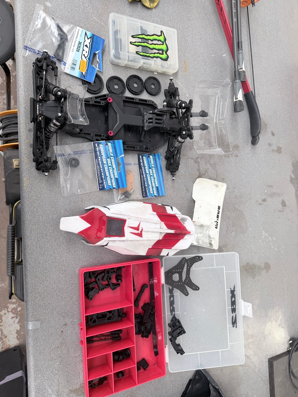 Xray Buggy Xb2 et truck Xt2, Ophalen, Zo goed als nieuw