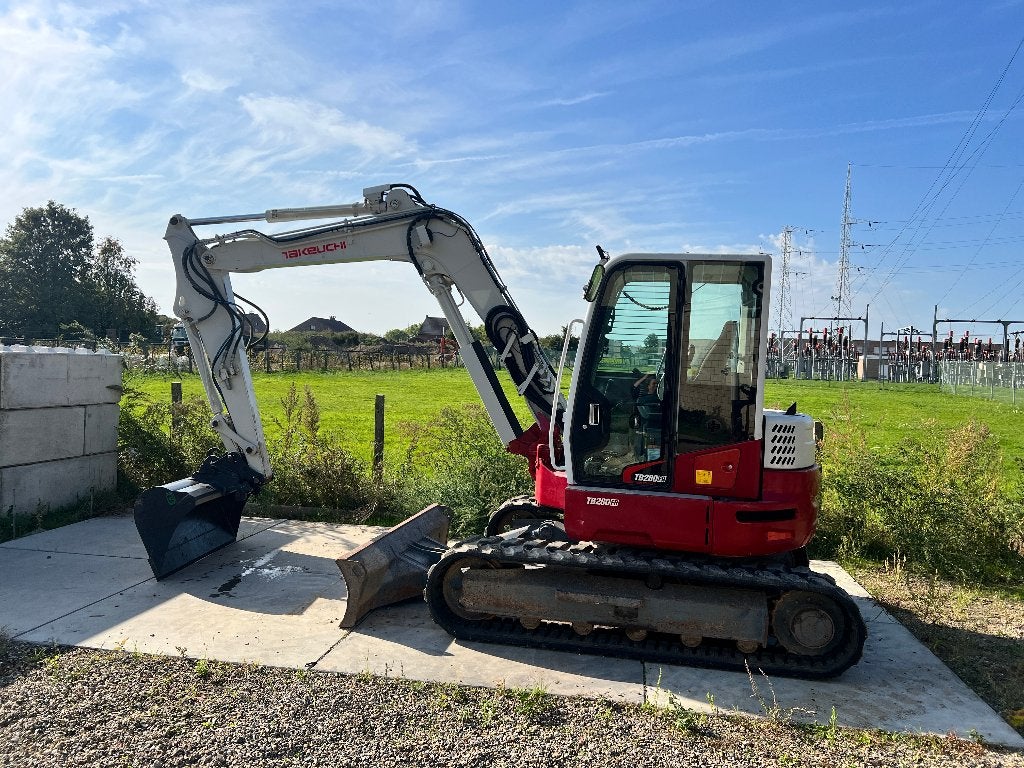 Takeuchi TB280FR, Enlèvement, Excavatrice