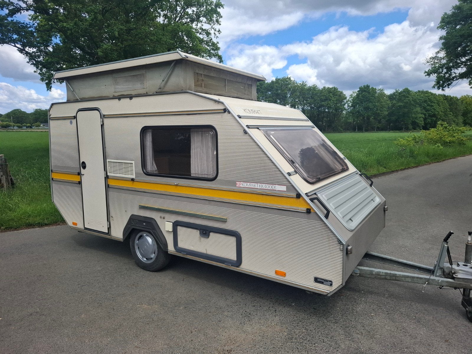 Mooie kip kompakt met hefdak, Caravans en Kamperen, Caravans, Kip, Treinzit, Particulier, Openslaande ramen