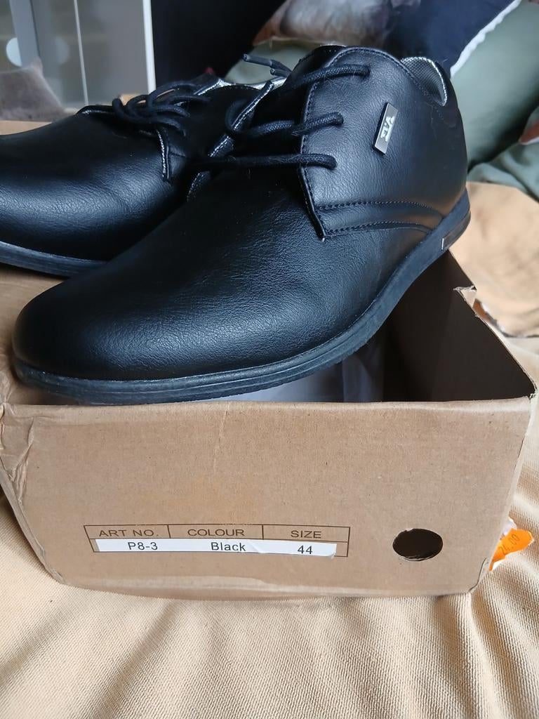 Chaussure noire pour homme taille 44, Vêtements | Hommes, Chaussures, Enlèvement
