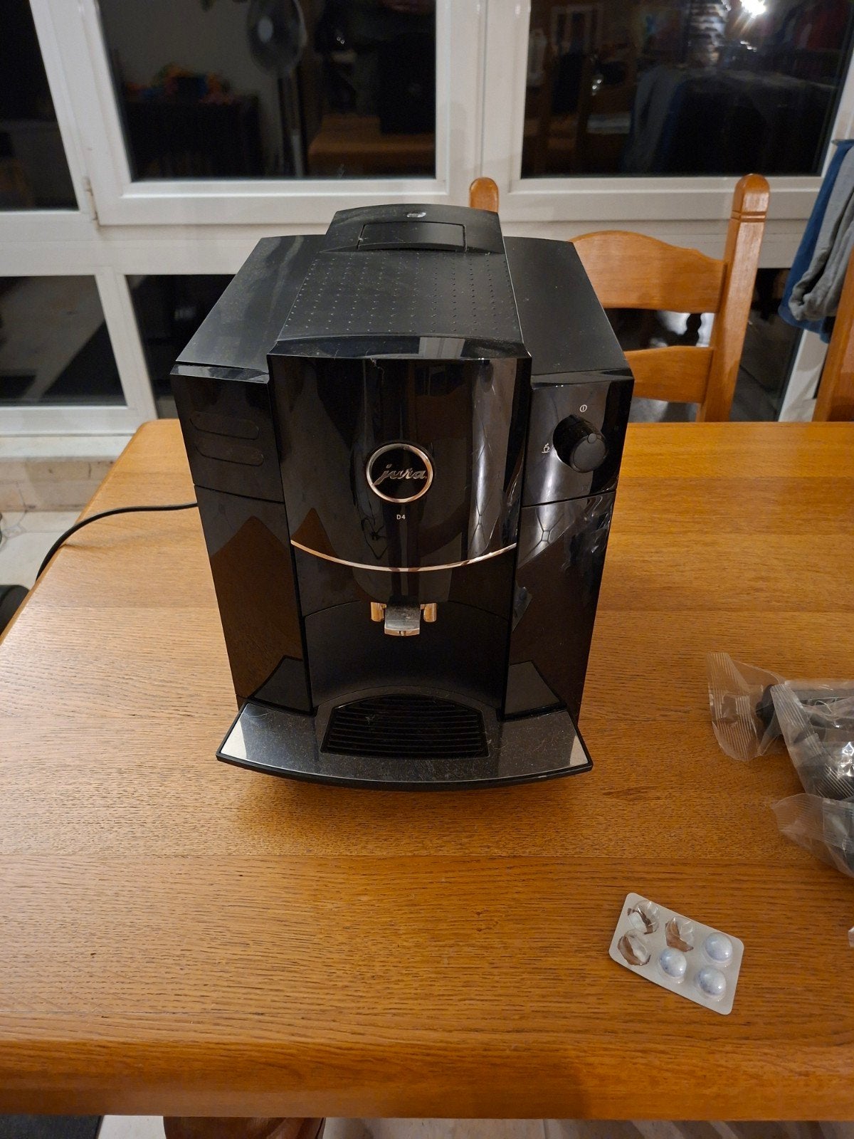 Machine a café à grains Jura D4, Réservoir d'eau amovible, Café en grains, Utilisé, 4 à 10 tasses