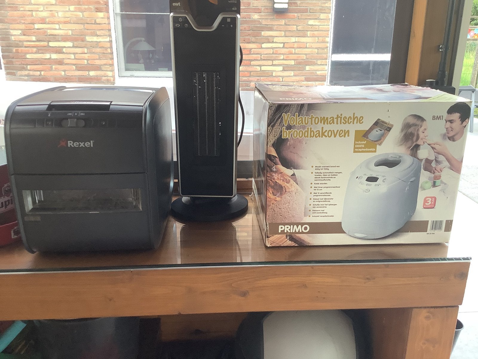 Broodmachine, electric bijverwarming en papierversnipperaar, Elektronische apparatuur, Ophalen, Nieuw