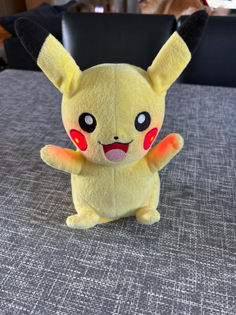 Pokémon, Enfants & Bébés, Jouets | Peluches, Comme neuf, Autres types, Pokémon, Autres marques, Moyen (20 à 80 cm), Jaune, Avec son