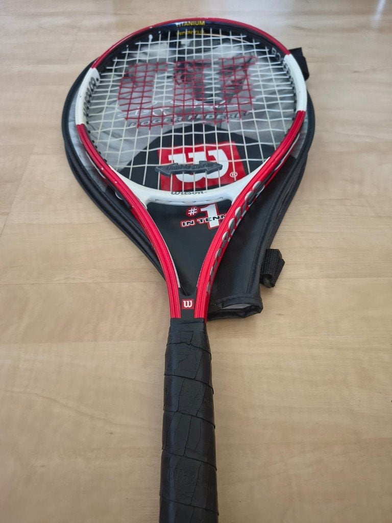 Wilson Roger Federer Titanium Tennisracket +bijpassende hoes, Sport en Fitness, Tennis, Gebruikt, Racket, Wilson, Ophalen