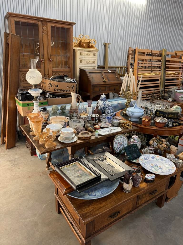 De grands lots de meubles et d'articles ménagers, Enlèvement
