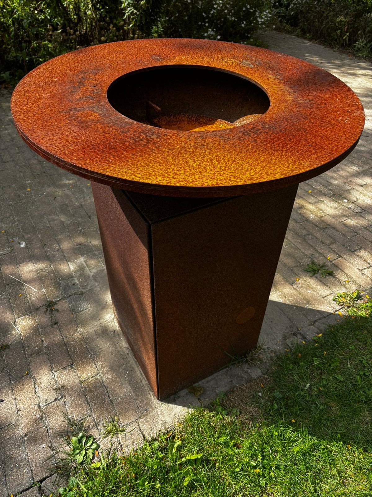 Ofyr, Jardin & Terrasse, Barbecues au charbon de bois, Enlèvement, Comme neuf
