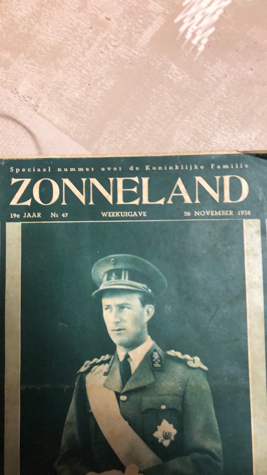 Europe magazine   Zonneland, Ophalen of Verzenden, Gelezen